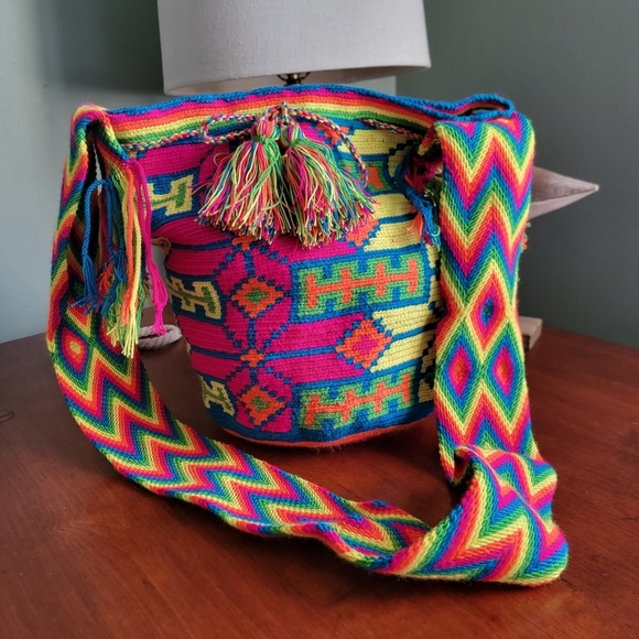 Wayuu Handmade Columbian Bucket Bag Multicolor - Picture 3 of 13